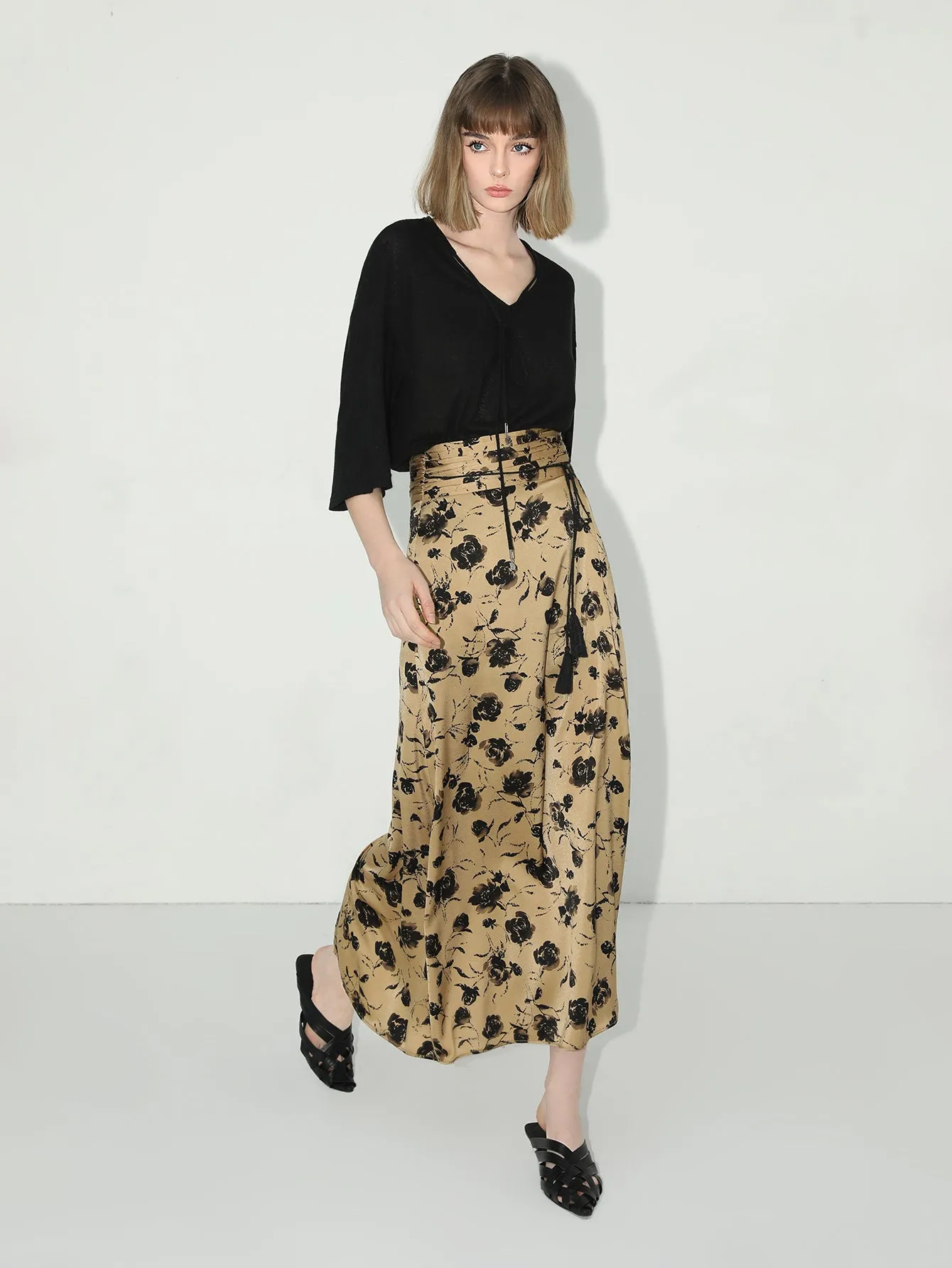 Black Tie-Up Knitted Top with Quarter Sleeves