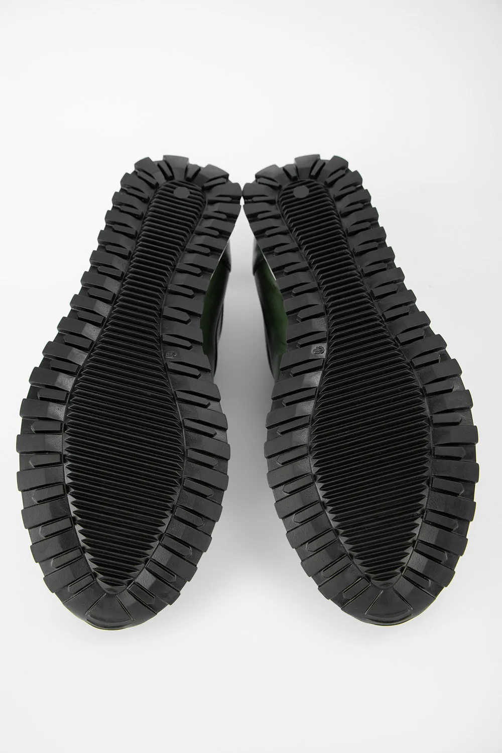 SOHO EDGE tuxedo-black patina runners.
